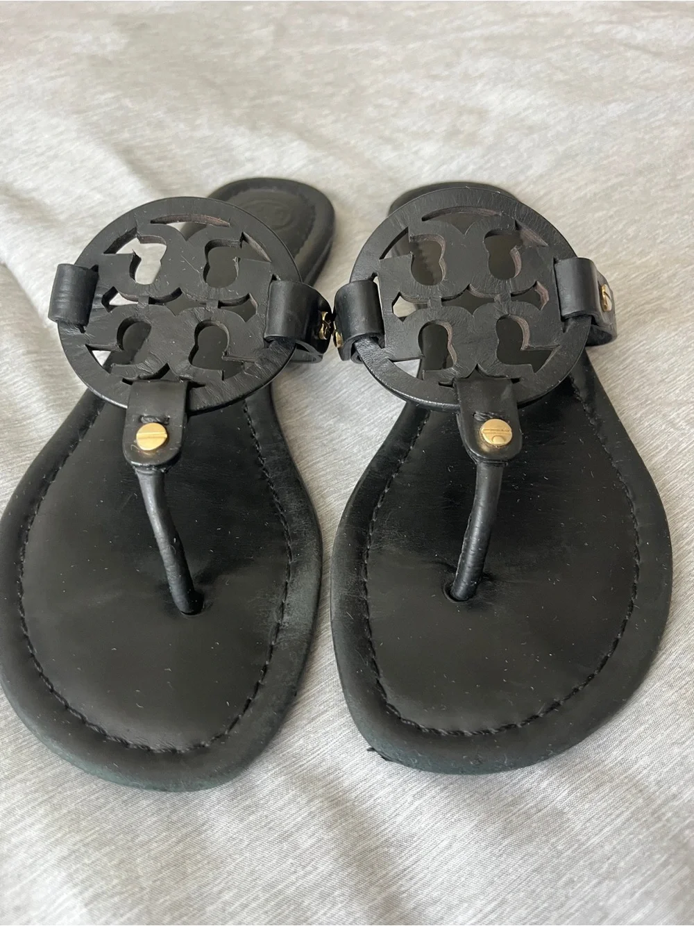 Tory Burch Black Logo Miller Thong Sandals with Gold Accents size 8 - Picture 3 of 17